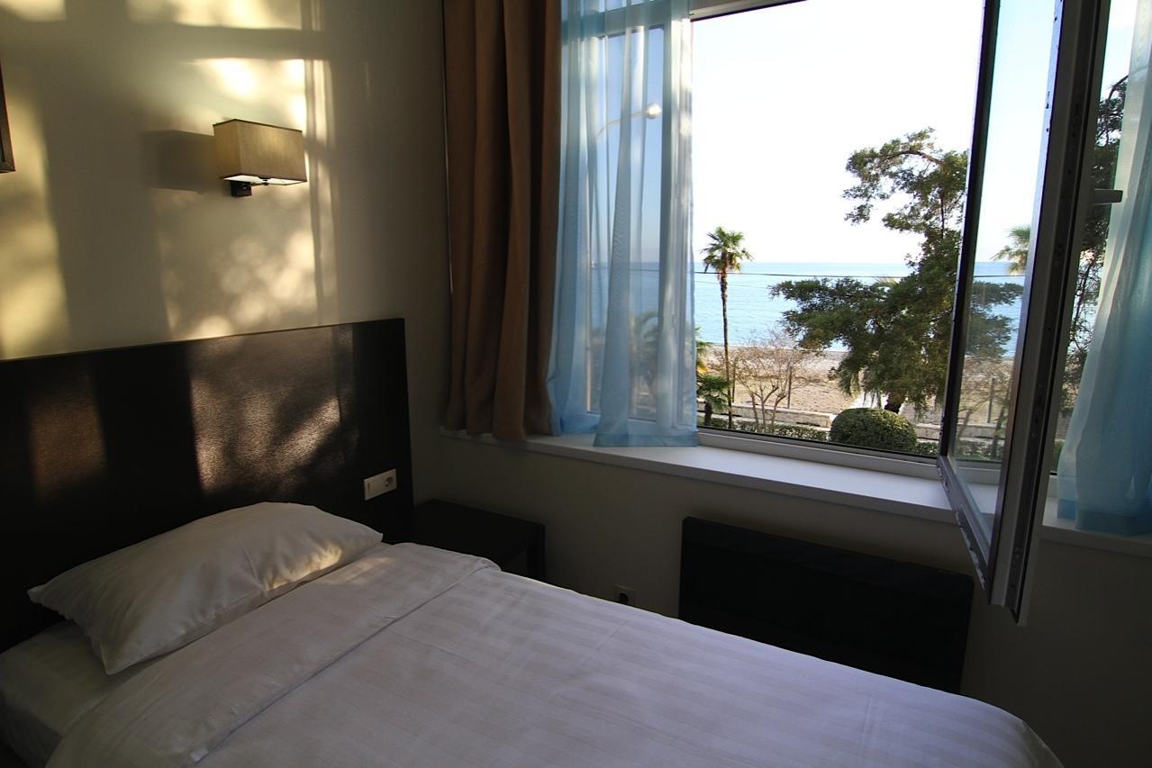 Hotel Continent Гагра Екстер'єр фото
